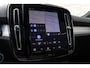 Volvo XC40 B4 Plus Black Edition | Panoramadak | Trekhaak | Verwarmbare voorstoelen, stuurwiel en voorruit | 360 graden camera | Premium audio by Harman Kardon | Apple carplay/Android auto