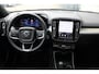 Volvo XC40 B4 Plus Black Edition | Panoramadak | Trekhaak | Verwarmbare voorstoelen, stuurwiel en voorruit | 360 graden camera | Premium audio by Harman Kardon | Apple carplay/Android auto