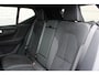 Volvo XC40 B4 Plus Black Edition | Panoramadak | Trekhaak | Verwarmbare voorstoelen, stuurwiel en voorruit | 360 graden camera | Premium audio by Harman Kardon | Apple carplay/Android auto