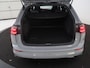 Volkswagen Golf Variant 1.5 eTSI R-Line Business | Panoramadak | Sportstoelen | Adaptive cruise | Stuur/stoel verwarming | Park assist | Navigatie | Carplay | Sfeerverlichting | Climate control | 18" velgen