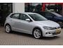 Volkswagen Polo 1.0 TSI Highline 70KW/95Pk, 17" LMV, trekhaak, navigatie, pdc voor en achter, door ons VW Dealeronderhouden en geleverd, carplay