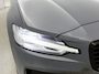Volvo V60 2.0 B4 Plus Dark 1e Eigenaar | Origineel Nederlands Voertuig | Automaat | Trekhaak | Achteruitrijcamera | Apple carplay | Android Auto | Lederen Bekleding | Cruise Control | Stoelverwarming | Stuurverwarming