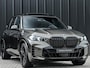 BMW X5 xDrive50e M-Sport Pro | Panoramadak | Achterasbesturing | Massage + Ventilatie | Sky Lounge | 360 Camera | Active Cruise | Harman/Kardon | Iconic Glow | BMW Gesture Control | HUD | Soft Close | Luchtvering | Trekhaak |