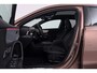 Mercedes-Benz A-klasse 250 e AMG Line (PANORAMADAK, STOELVERWARMING, SFEERVERLICHTING, PARKEERSENSOREN)
