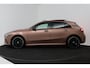 Mercedes-Benz A-klasse 250 e AMG Line (PANORAMADAK, STOELVERWARMING, SFEERVERLICHTING, PARKEERSENSOREN)