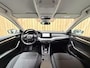 Skoda Octavia Combi 1.0 e-TSI Business Edition Plus Automaat | Achteruitrijcamera | Apple CarPlay/Android Auto | Adaptieve cruise control | Climate control | LED verlichting | Signaalkleur | Parkeersensoren voor en achter