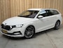 Skoda Octavia Combi 1.0 e-TSI Business Edition Plus Automaat | Achteruitrijcamera | Apple CarPlay/Android Auto | Adaptieve cruise control | Climate control | LED verlichting | Signaalkleur | Parkeersensoren voor en achter
