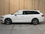 Skoda Octavia Combi 1.0 e-TSI Business Edition Plus Automaat | Achteruitrijcamera | Apple CarPlay/Android Auto | Adaptieve cruise control | Climate control | LED verlichting | Signaalkleur | Parkeersensoren voor en achter