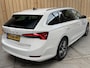 Skoda Octavia Combi 1.0 e-TSI Business Edition Plus Automaat | Achteruitrijcamera | Apple CarPlay/Android Auto | Adaptieve cruise control | Climate control | LED verlichting | Signaalkleur | Parkeersensoren voor en achter