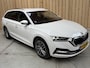 Skoda Octavia Combi 1.0 e-TSI Business Edition Plus Automaat | Achteruitrijcamera | Apple CarPlay/Android Auto | Adaptieve cruise control | Climate control | LED verlichting | Signaalkleur | Parkeersensoren voor en achter
