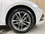 Skoda Octavia Combi 1.0 e-TSI Business Edition Plus Automaat | Achteruitrijcamera | Apple CarPlay/Android Auto | Adaptieve cruise control | Climate control | LED verlichting | Signaalkleur | Parkeersensoren voor en achter