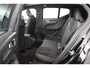 Volvo XC40 2.0 B4 Plus Dark | Panoramadak | Trekhaak | 19 inch velgen | Elektrisch Verstelbare Stoelen |