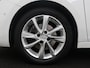 Opel Corsa 1.2 Elegance | Half leder | Cruise control | Dodehoek detectie | Stuur/stoel verwarming | Climate control | Navigatie | CarPlay | Camera | Park assist | Trekhaak