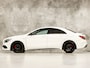 Mercedes-Benz CLA 180 AMG Sport Automaat (GROOT NAVI, GETINT GLAS, STOELVERWARMING, DIAMOND GRILL, SPORTSTOELEN, LEDER, ZWART HEMEL, NIEUWSTAAT)