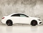 Mercedes-Benz CLA 180 AMG Sport Automaat (GROOT NAVI, GETINT GLAS, STOELVERWARMING, DIAMOND GRILL, SPORTSTOELEN, LEDER, ZWART HEMEL, NIEUWSTAAT)