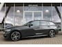 BMW 3-Serie Touring (g21) 320i 184PK M-SPORT SHADOW LINE Panodak | Trekhaak | Navi | Adapt.Cruise | Harman Kardon | Head Up | 19 Inch Lm | Live Cockpit | Sfeerverl. |