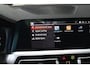BMW 3-Serie Touring (g21) 320i 184PK M-SPORT SHADOW LINE Panodak | Trekhaak | Navi | Adapt.Cruise | Harman Kardon | Head Up | 19 Inch Lm | Live Cockpit | Sfeerverl. |