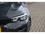 BMW 3-Serie Touring (g21) 320i 184PK M-SPORT SHADOW LINE Panodak | Trekhaak | Navi | Adapt.Cruise | Harman Kardon | Head Up | 19 Inch Lm | Live Cockpit | Sfeerverl. |