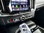 Volvo V90 T8 Plug-in hybrid AWD Ultra Dark | Panoramadak | 360° camera | Bowers & Wilkins | Luchtvering | Stoelventilatie | Stoel- en Stuurverwarming | Trekhaak