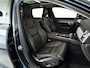 Volvo V90 T8 Plug-in hybrid AWD Ultra Dark | Panoramadak | 360° camera | Bowers & Wilkins | Luchtvering | Stoelventilatie | Stoel- en Stuurverwarming | Trekhaak
