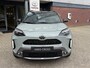 Toyota Yaris Cross 1.5 HYBRID 130 -AWD LAUNCH EDITION HEAD-UP BLINDSPOT SENSOREN STUUR-STOELVERWARMING SPORTSTOELEN JBL-AUDIO APPLE/ANDOID KEYLESS