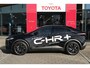 Toyota C-HR / C-HR+ First Edition 77 kWh | Warmtepomp | Apple Carplay & Android Auto | Achterklep, elektrisch bedienbaar | Privacy Glass op achterruit | Trekhaakvoorbereiding | Buitenspiegels, automatisch in