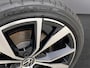 Volkswagen T-Roc 1.5TSI/150PK R-Line Black Style DSG · Panoramadak · Apple/Android Car Play· Camera + Parkeersensoren · Stoelverwarming · 19'' Velgen ·  Garantie t/m 07-07-2027