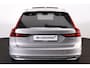 Volvo V90 T6 Recharge AWD Plus Bright - Panorama/schuifdak - IntelliSafe Assist & Surround - 360º Camera - Harman Kardon audio - Adaptieve LED koplampen - Verwarmde voorstoelen, stuur & achterbank - Parkeersensoren voor & achter - Elektr. bedienb. voorstoelen met geheugen - Draadloze tel. lader - Extra getint glas - Inklapbare trekhaak - 19' LMV