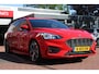Ford Focus Wagon 1.0 EcoBoost Hybrid *ST Line* | Trekhaak | Camera | Carplay | Stoelverwarming | Adaptive Cruise & Climate Control | Navigatie | Privacy | Orig. NL |