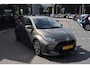 Toyota Yaris 1.5 HYBRID DYNAMIC LED LMV-16" APPLE/ANDROID KEYLESS NAVI ALL-SEASON DEALER ONDERHOUDEN