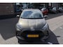 Toyota Yaris 1.5 HYBRID DYNAMIC LED LMV-16" APPLE/ANDROID KEYLESS NAVI ALL-SEASON DEALER ONDERHOUDEN
