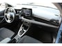 Toyota Yaris 1.5 Hybrid Dynamic Automaat | Apple Carplay / Android auto | 16” lichtmetalen velgen ‘machined’ | 7” digital dashboard ‘binocular’ | Smart Entry met startknop | Elektrische ramen achter | Portierinl