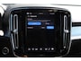 Volvo XC40 B4 211PK Automaat Plus Dark Harman Kardon Audio installatie / Semi elektrisch wegklapbare trekhaak / Google infotainment / Verwarmbare voorruit / Verwarmbare voorstoelen