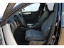 Volvo XC40 B4 211PK Automaat Plus Dark Harman Kardon Audio installatie / Semi elektrisch wegklapbare trekhaak / Google infotainment / Verwarmbare voorruit / Verwarmbare voorstoelen
