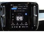Volvo XC40 B4 211PK Automaat Plus Dark Harman Kardon Audio installatie / Semi elektrisch wegklapbare trekhaak / Google infotainment / Verwarmbare voorruit / Verwarmbare voorstoelen