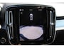 Volvo XC40 B4 211PK Automaat Plus Dark Harman Kardon Audio installatie / Semi elektrisch wegklapbare trekhaak / Google infotainment / Verwarmbare voorruit / Verwarmbare voorstoelen