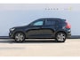 Volvo XC40 B4 211PK Automaat Plus Dark Harman Kardon Audio installatie / Semi elektrisch wegklapbare trekhaak / Google infotainment / Verwarmbare voorruit / Verwarmbare voorstoelen