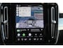 Volvo XC40 B4 211PK Automaat Plus Dark Harman Kardon Audio installatie / Semi elektrisch wegklapbare trekhaak / Google infotainment / Verwarmbare voorruit / Verwarmbare voorstoelen