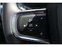 Volvo XC40 B4 211PK Automaat Plus Dark Harman Kardon Audio installatie / Semi elektrisch wegklapbare trekhaak / Google infotainment / Verwarmbare voorruit / Verwarmbare voorstoelen