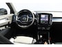 Volvo XC40 B4 211PK Automaat Plus Dark Harman Kardon Audio installatie / Semi elektrisch wegklapbare trekhaak / Google infotainment / Verwarmbare voorruit / Verwarmbare voorstoelen