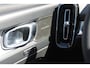 Volvo XC40 B4 211PK Automaat Plus Dark Harman Kardon Audio installatie / Semi elektrisch wegklapbare trekhaak / Google infotainment / Verwarmbare voorruit / Verwarmbare voorstoelen