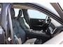 Volvo V60 B4 211PK Automaat Inscription Adaptieve Cruise Control / Elektrisch verstelbare voorstoelen met geheugen op de bestuurdersstoel / Apple Carplay / Dab+ / Lane keeping Aid / Navigatie / Stoelverwarming