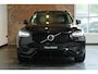 Volvo XC90 T8 Automaat AWD Ultra Dark | Bowers & Wilkins | Luchtvering | Panoramadak | Rondom zichtcamera | 22" Lichtmetalen velgen | Verwarmbare voorstoelen | Verwarmbaar stuurwiel | Massagefunctie voorstoelen | Ventileerbare voorstoelen | Verwarmbare achterbank