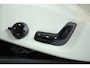 Volvo XC90 T8 Automaat AWD Ultra Dark | Bowers & Wilkins | Luchtvering | Panoramadak | Rondom zichtcamera | 22" Lichtmetalen velgen | Verwarmbare voorstoelen | Verwarmbaar stuurwiel | Massagefunctie voorstoelen | Ventileerbare voorstoelen | Verwarmbare achterbank