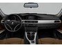 BMW 3-Serie Touring 318i Luxury Line | 1e eigenaar | Origineel NL | Stoelverwarming | Xenon | Navigatie | Bluetooth | Cruise control | Lichtpakket | Sportstuur | Climate control | Trekhaak