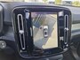 Volvo XC40 Recharge P8 AWD R-Design | Climate Pack (achterbank verwarmd) | Pack Lounge (audio installatie high end, elektrisch glazen schuif-/kanteldak, parkeersensor voor, rondomzicht camera)