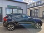 Volvo XC40 Recharge P8 AWD R-Design | Climate Pack (achterbank verwarmd) | Pack Lounge (audio installatie high end, elektrisch glazen schuif-/kanteldak, parkeersensor voor, rondomzicht camera)