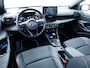 Toyota Yaris 1.5 Hybrid Launch Edition | Stoel- stuurverwarming | Trekhaak | HUD | Camera | Adaptive cruise Apple Carplay/Android Auto, Privacy glas, Keyless