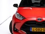 Toyota Yaris 1.5 Hybrid Launch Edition | Stoel- stuurverwarming | Trekhaak | HUD | Camera | Adaptive cruise Apple Carplay/Android Auto, Privacy glas, Keyless