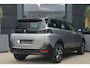 Peugeot 5008 1.2 PureTech GT | 131PK | 7-zits | Pano | Navigatie | Stoelverwarming | 360° camera Peugeot 5008 1.2 Puretech GT 131 PK met 1.2 viercilinder motor, panoramadak, 7-zits, stoelverwarming, 360° camera, navigatie, lichtmetalen velgen